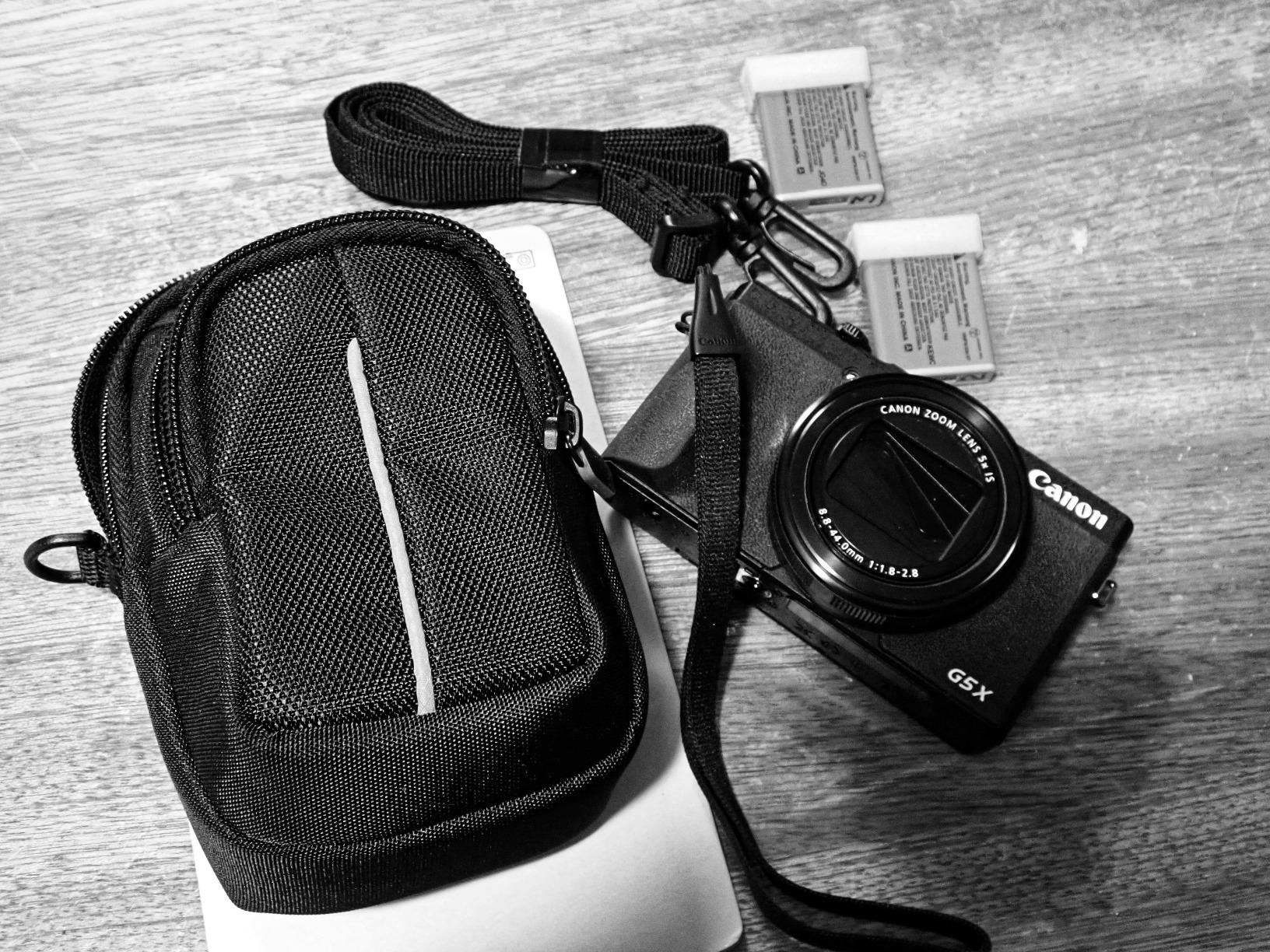 Case Logic DCB313K étui appareil photo compact noir poche zippée