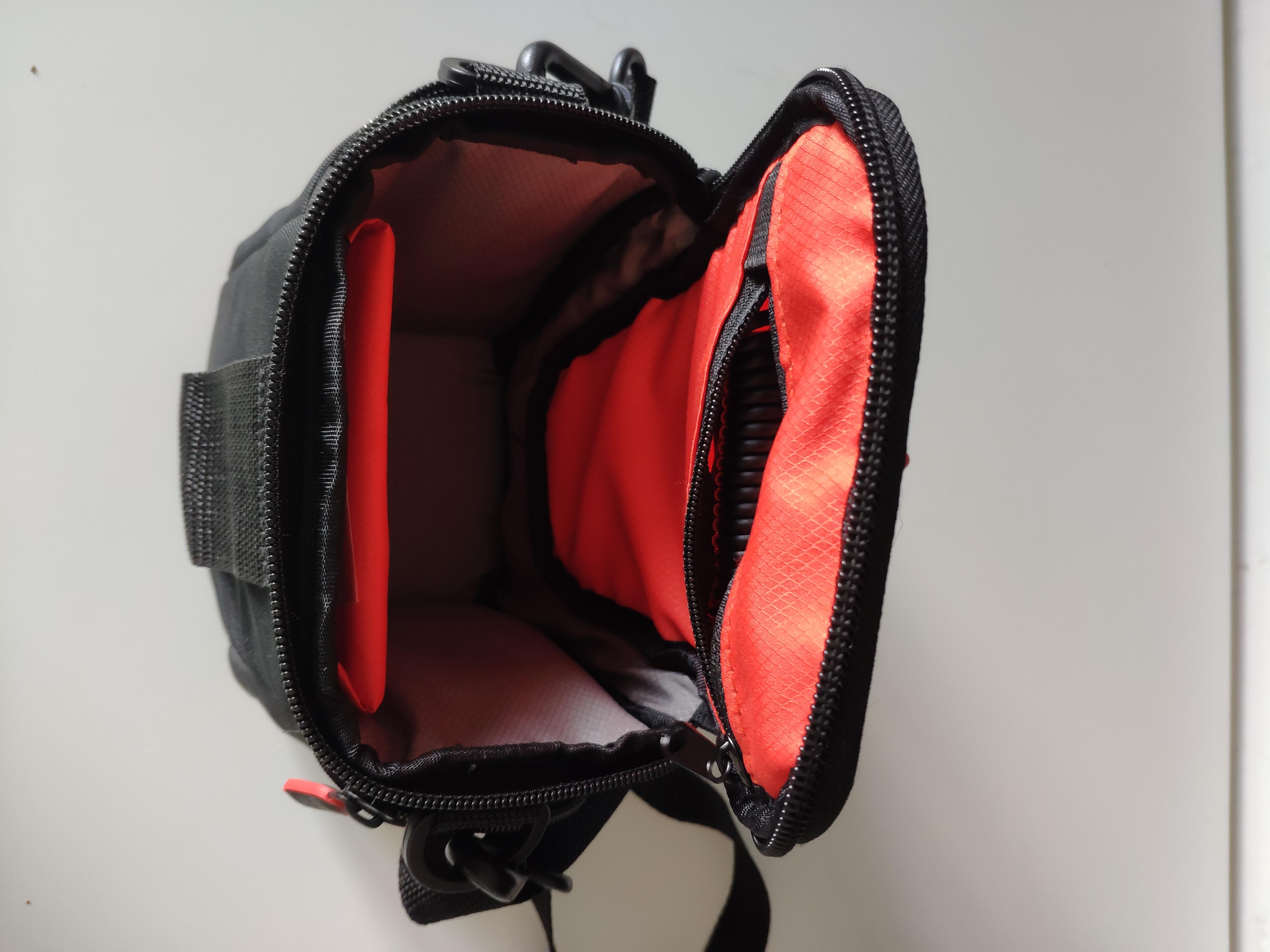 Case Logic DCB-304K étui appareil photo noir grand zoom