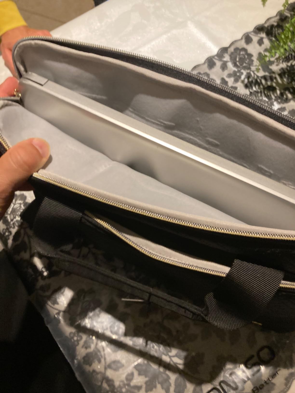 DOMISO 15,6 pouces sacoche ordinateur bandoulière noir zip doré
