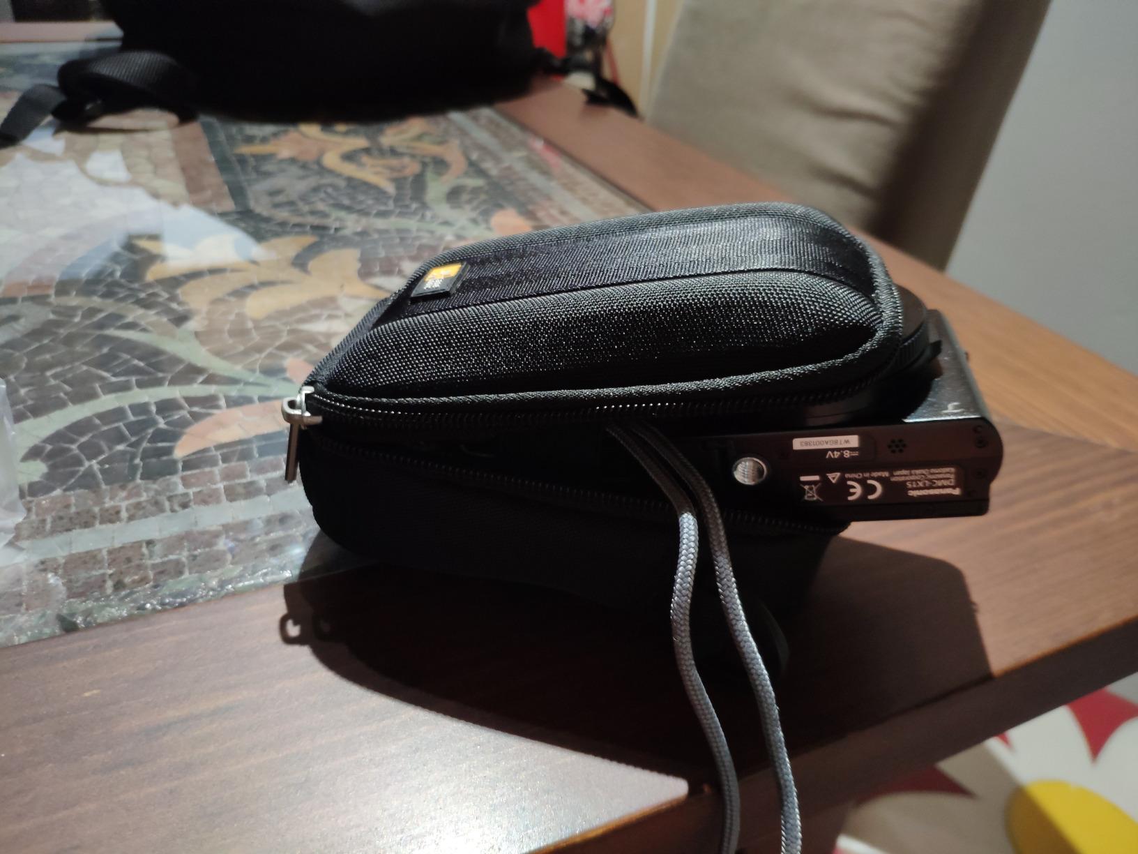 Case Logic QPB-202K housse appareil photo compact noire semi-rigide