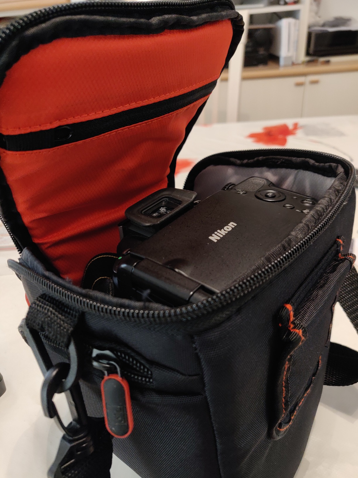 Case Logic DCB306 housse reflex noir compact