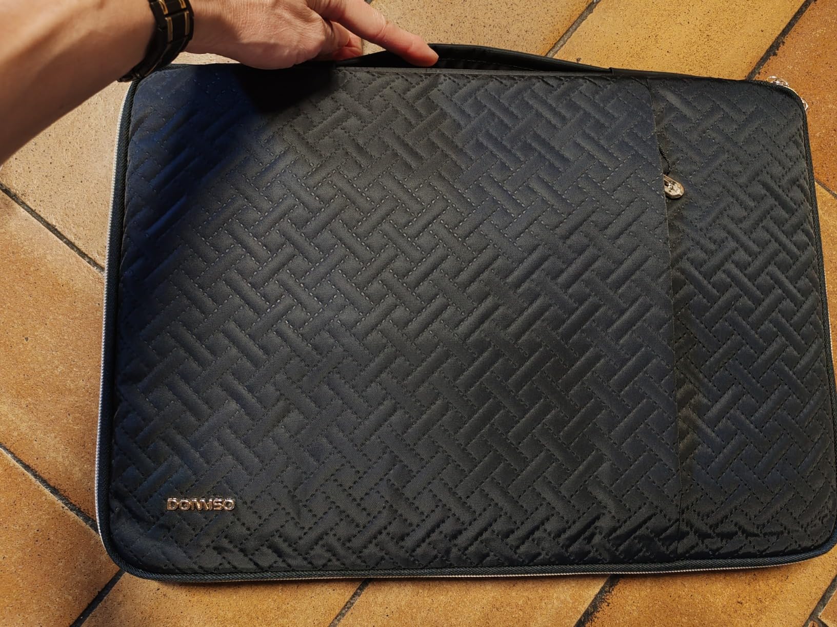 Domiso 15,6 pouces housse ordinateur noir zip doré fine