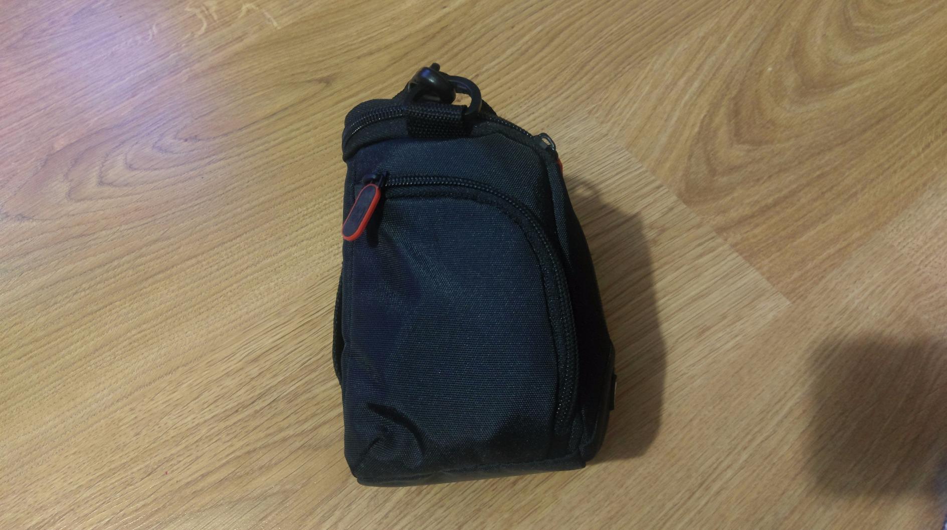 Case Logic DCB-304K étui appareil photo noir grand zoom