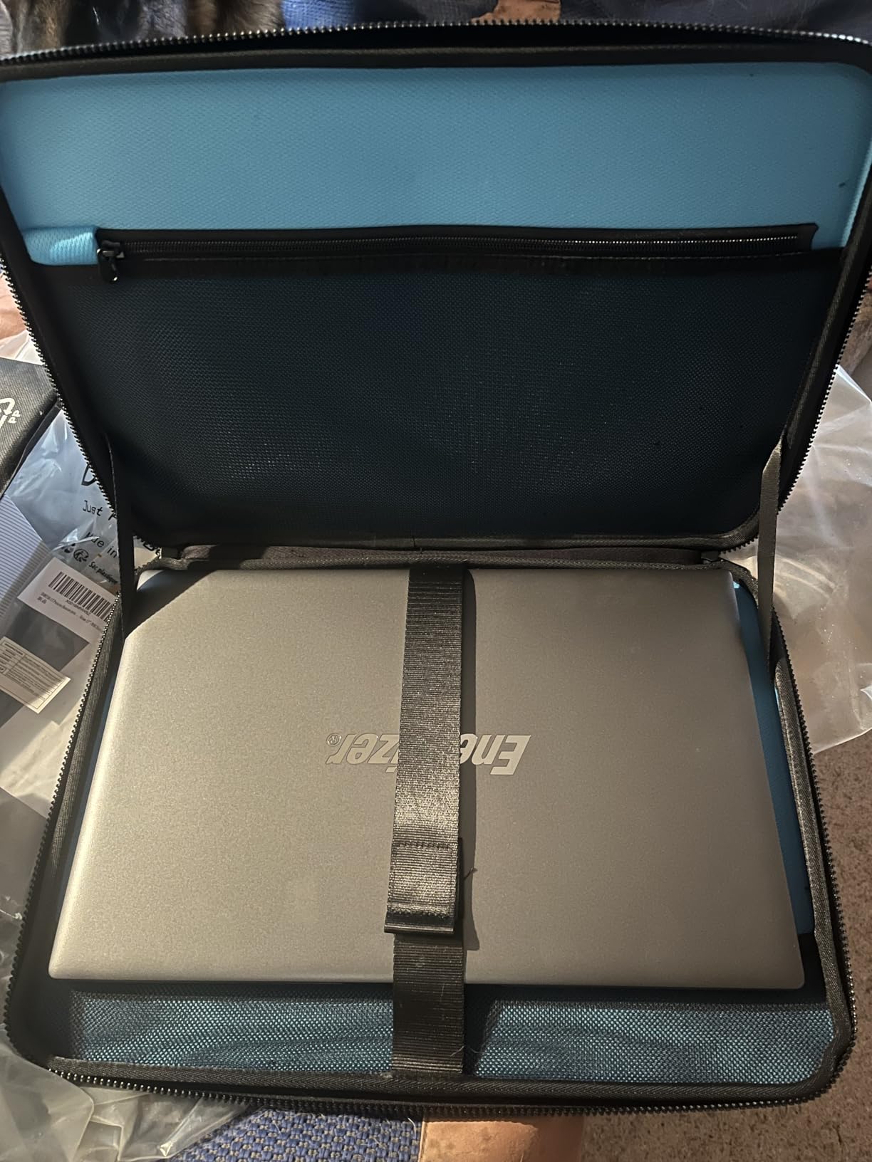 Domiso housse 17-17,3" EVA noir antichoc