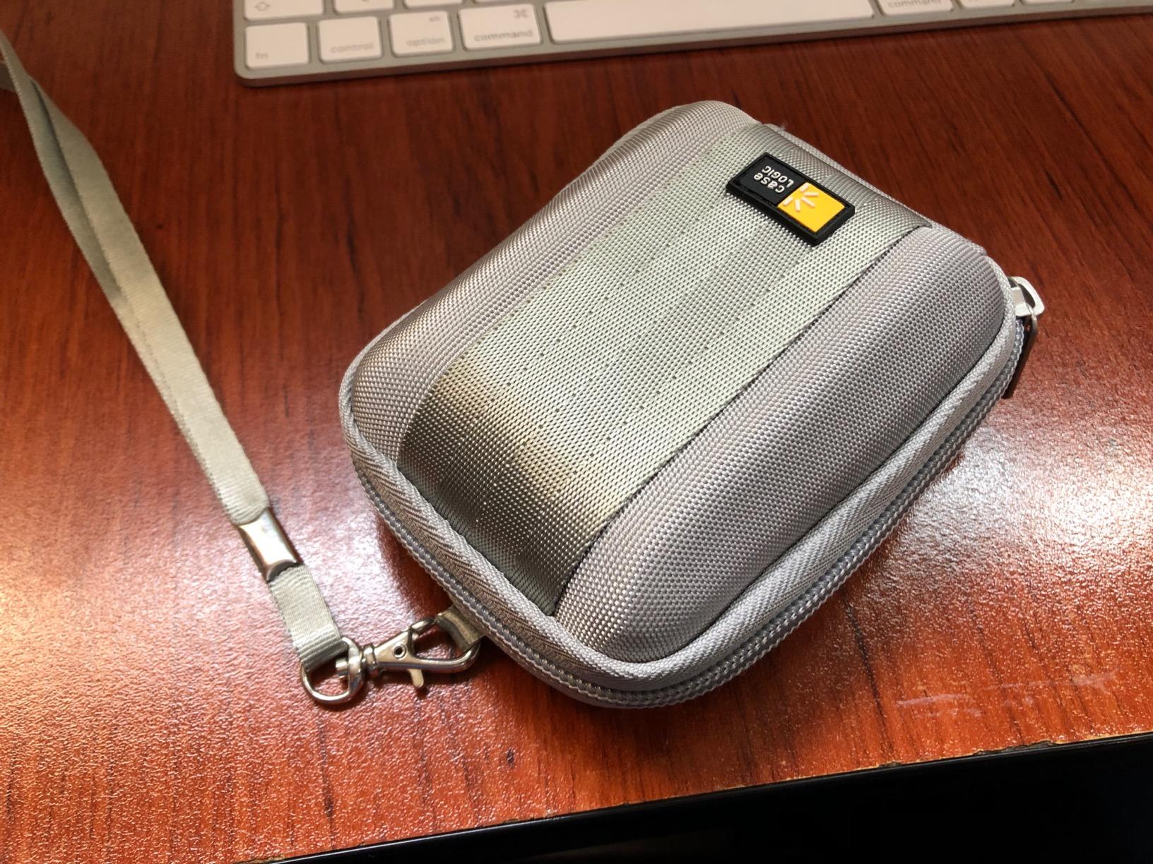 Case Logic QPB-201 Housse appareil photo compact grise semi-rigide