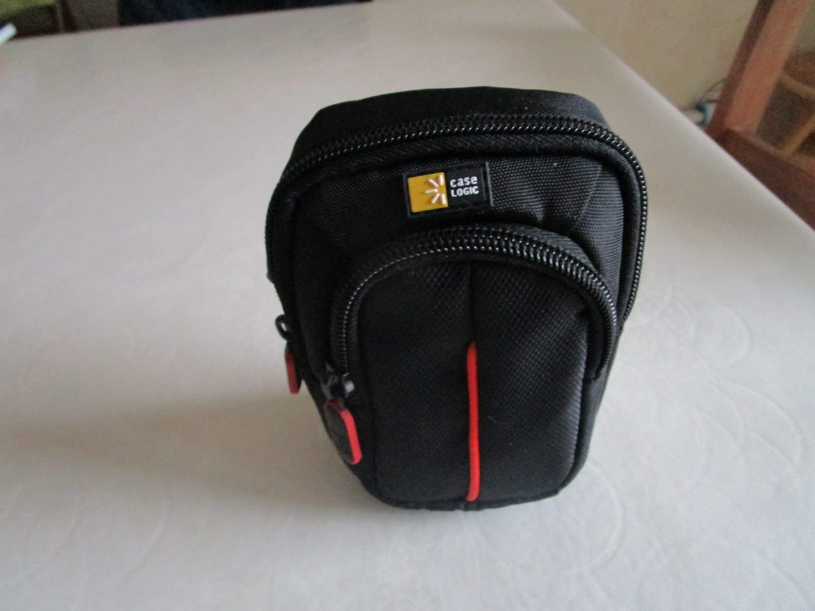 Case Logic DCB313K étui appareil photo compact noir poche zippée