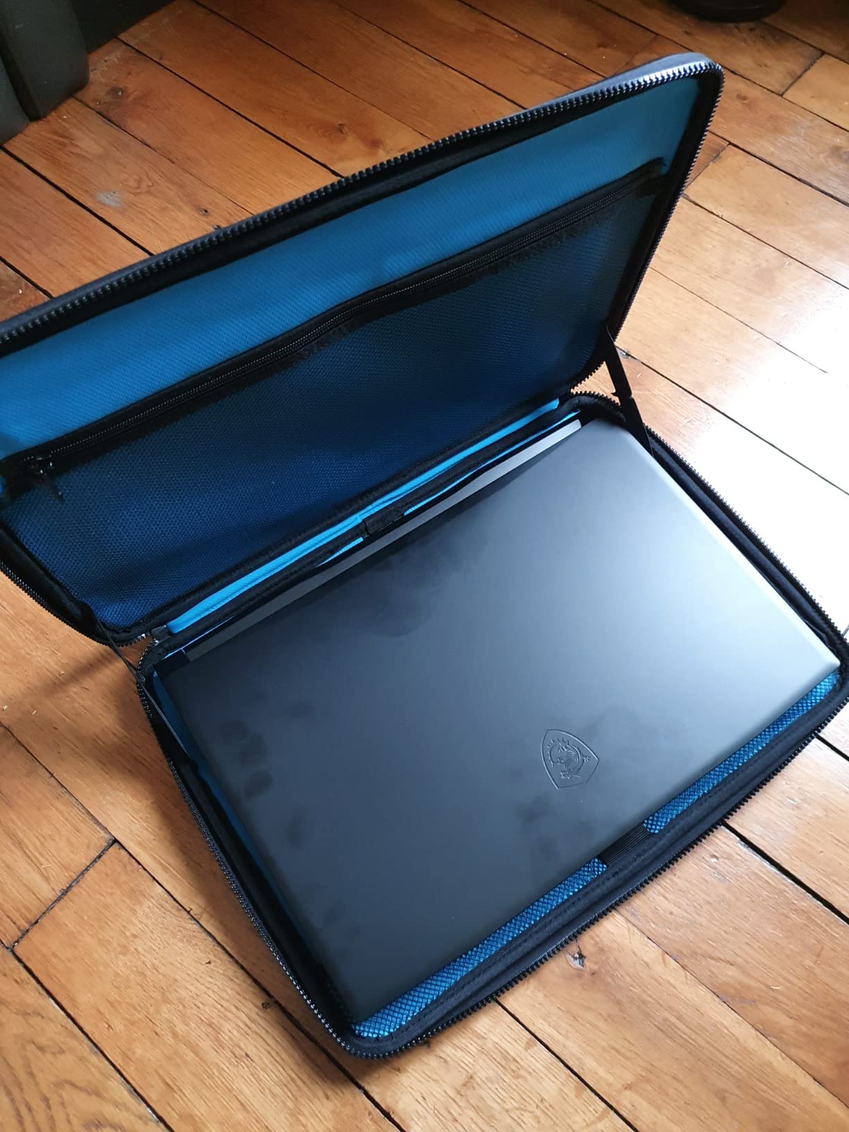 Domiso housse 17-17,3" EVA noir antichoc
