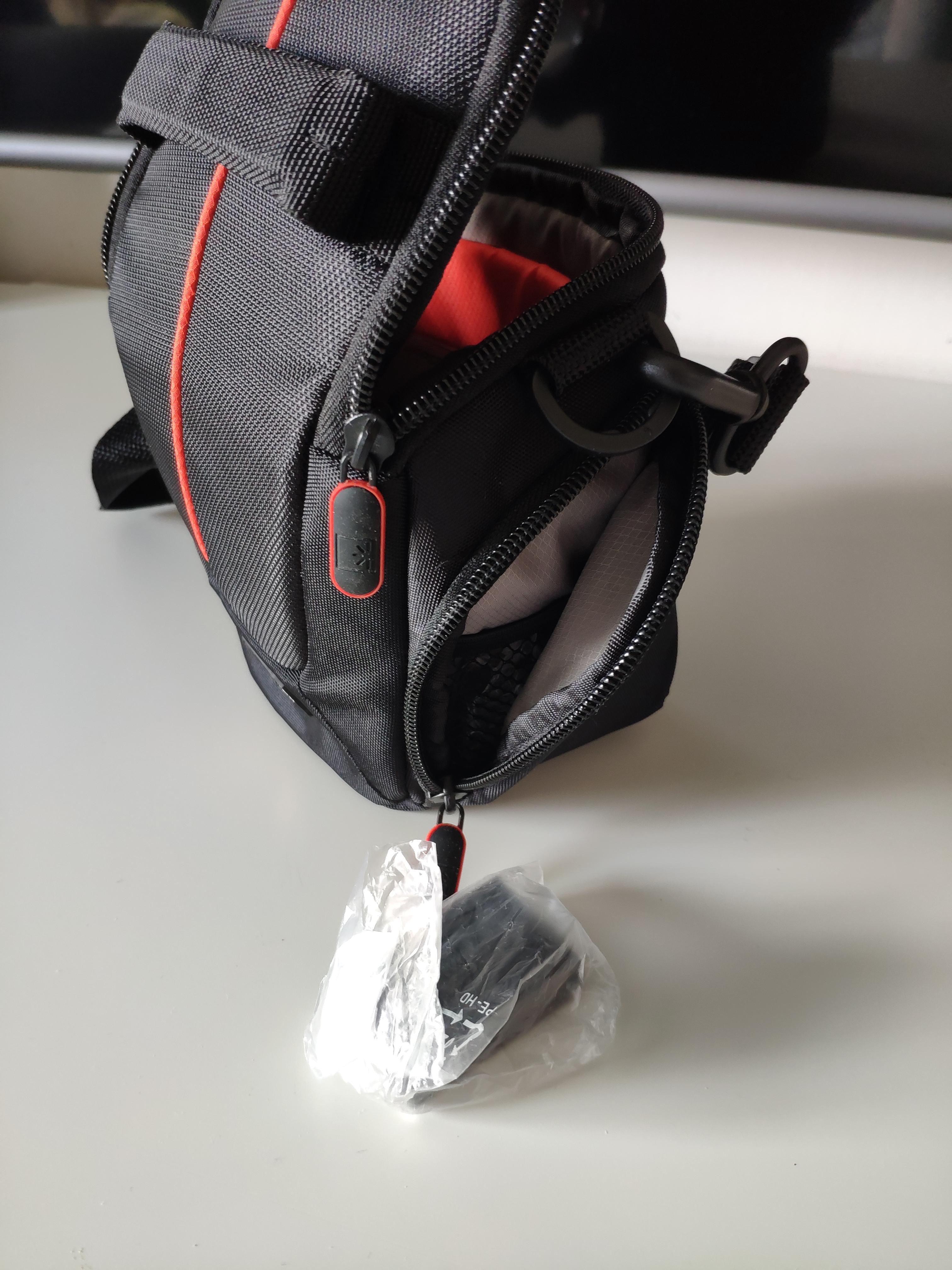 Case Logic DCB-304K étui appareil photo noir grand zoom