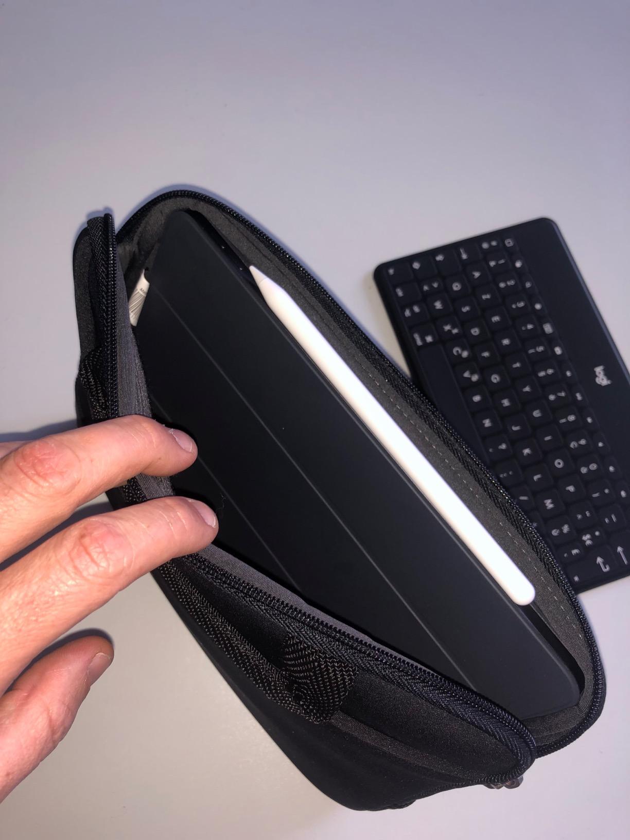 Case Logic TNEO110K étui tablette 10 pouces néoprène noir