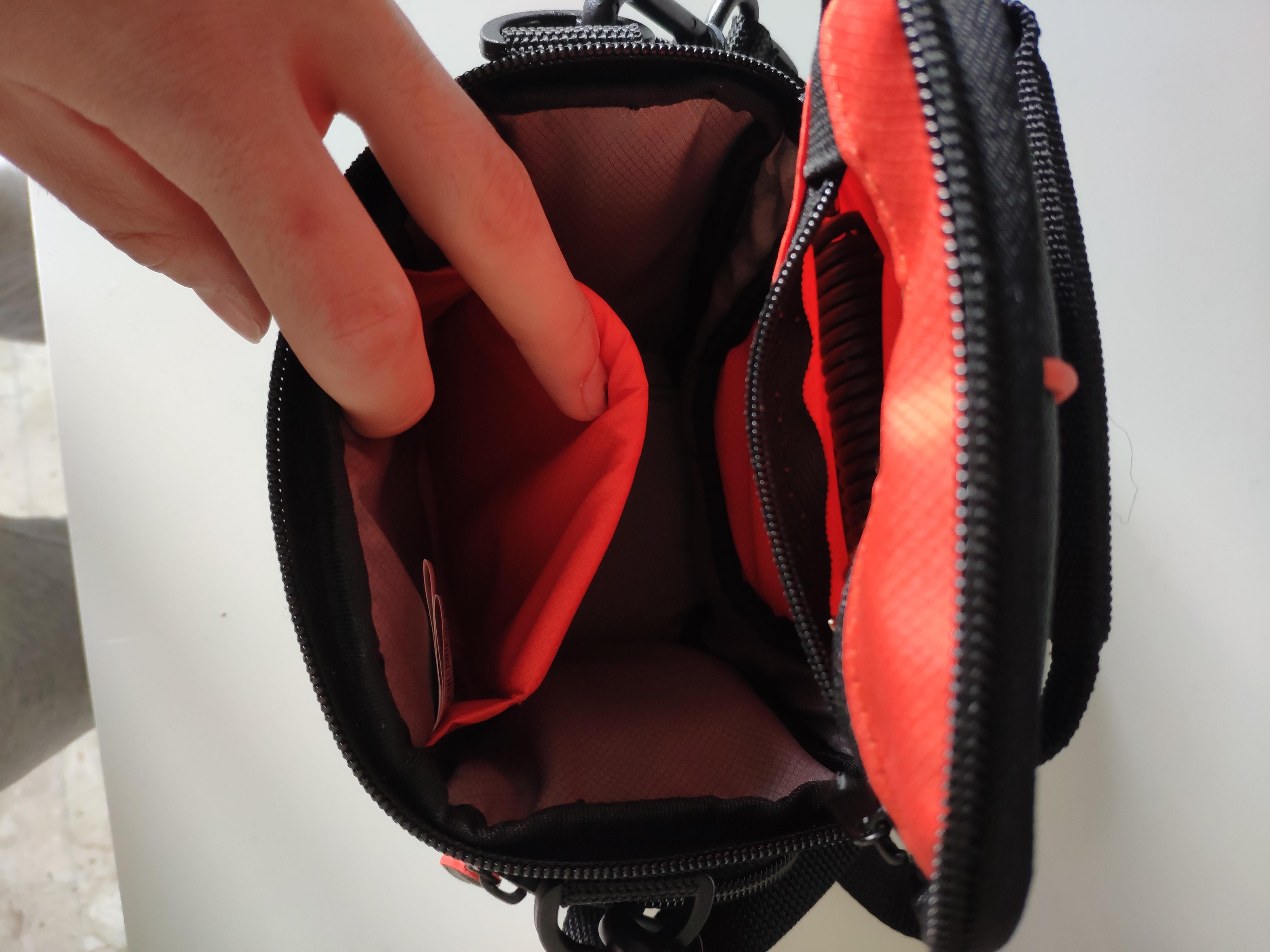 Case Logic DCB-304K étui appareil photo noir grand zoom